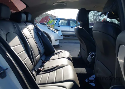 2016 Mercedes-Benz C 300 из США, поврежденный, VIN 55SWF4JB4GU171022